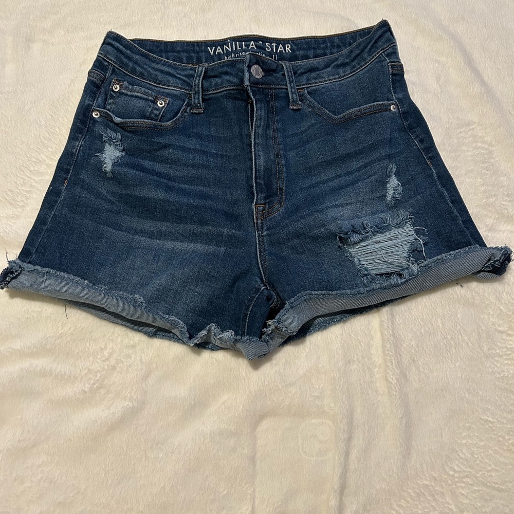 Slightly worn smoke free home vanilla star, high-rise shorts